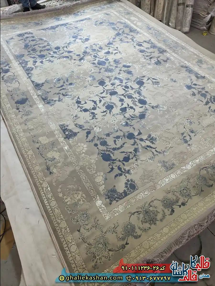 فرش وینتیج 1200 شانه طرح افشان باراد رنگ طوسی فیلی گل آبی گل برجسته کاشان — تصویر ۲
