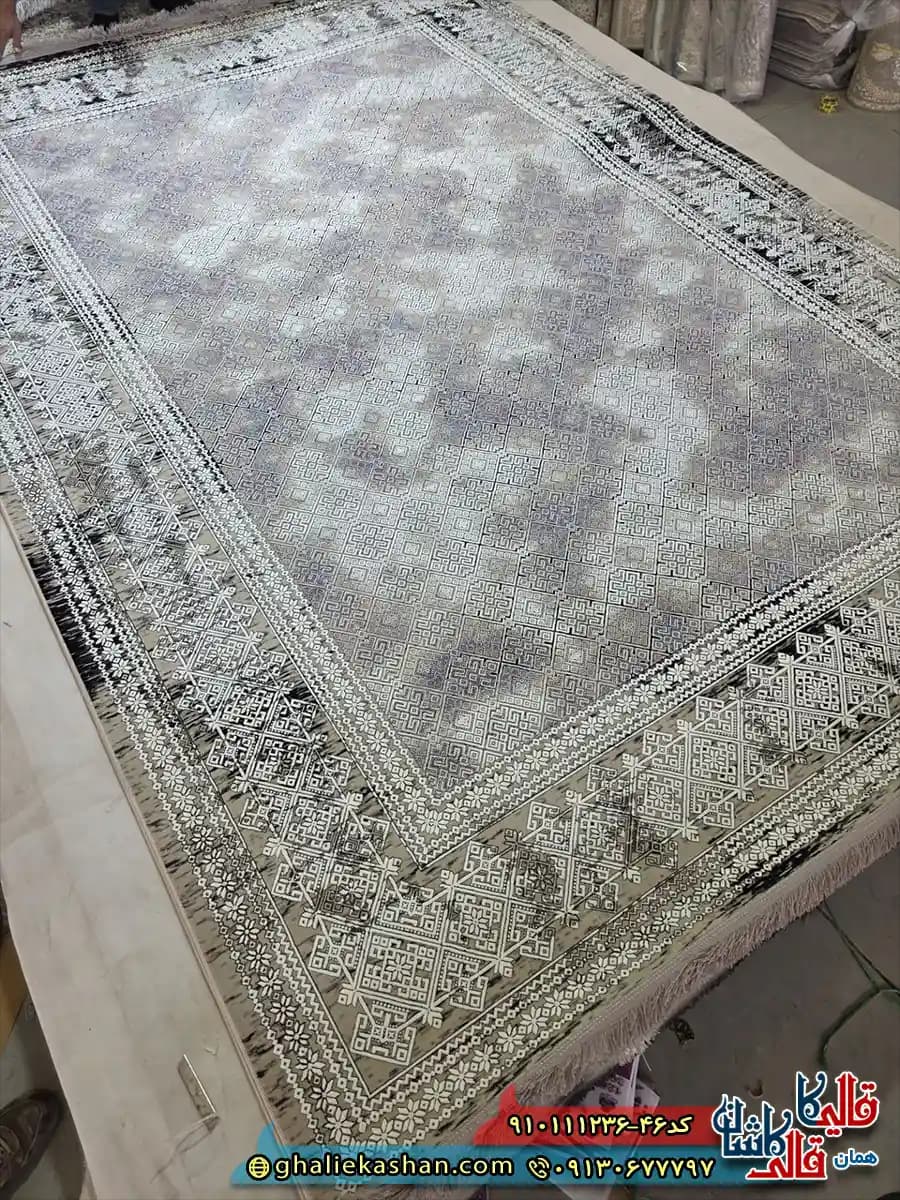 فرش وینتیج 1200 شانه طرح قاب لوزی رنگ طوسی گل برجسته کاشان — تصویر ۲