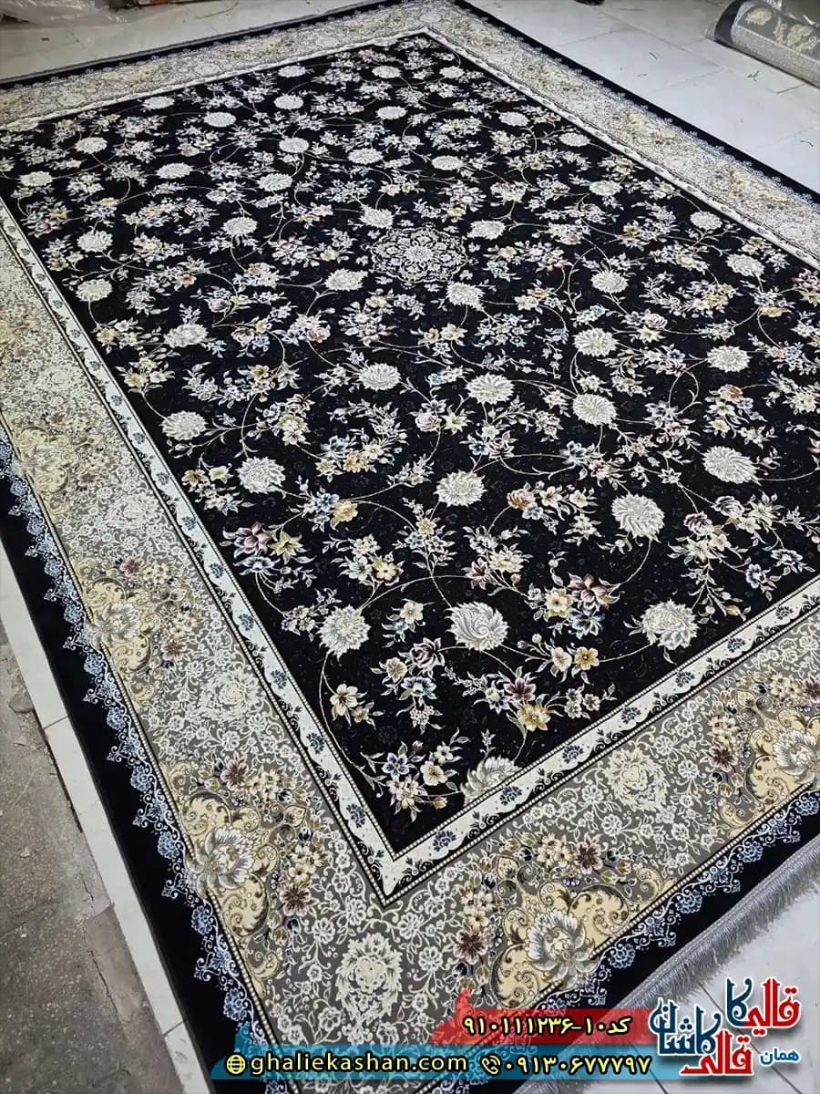 فرش کلاسیک 1200 شانه طرح افشان پرنیان رنگ مشکی سرمه ای گل برجسته کاشان — تصویر ۲