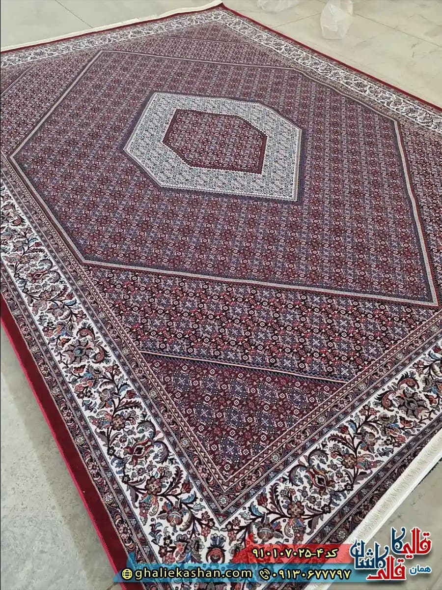 فرش کلاسیک سنتی 700 شانه طرح بیجار رنگ قرمز لاکی کاشان