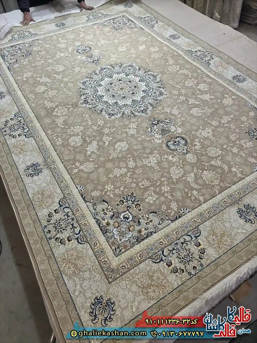 فرش طلاکوب 1200 شانه طرح گل آذین رنگ نسکافه ای قهوه ای گل برجسته کاشان