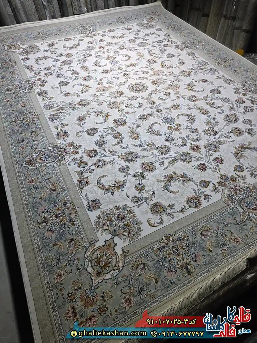 فرش کلاسیک 700 شانه طرح افشان شاه نشین رنگ کرم کاشان