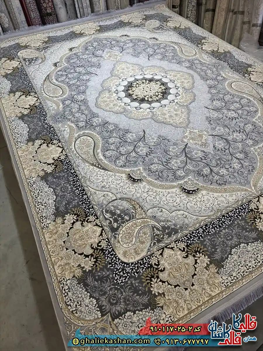 فرش طلاکوب 700 شانه طرح سوگند رنگ طوسی نقره ای گل برجسته کاشان 