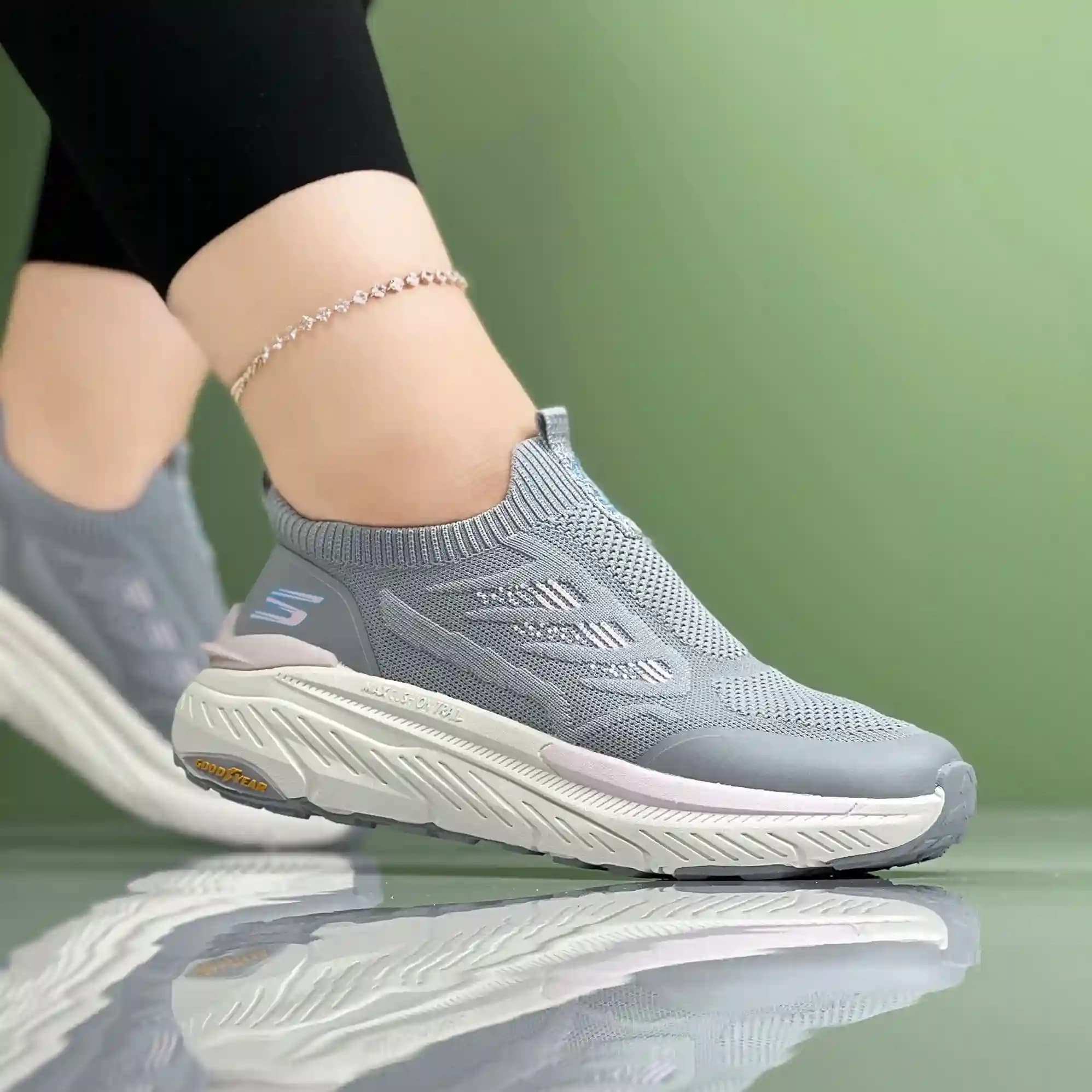 کتونی اسکیچرز جورابی skechers زنانه ۲۰۲۶ کد ۱۶۱۸