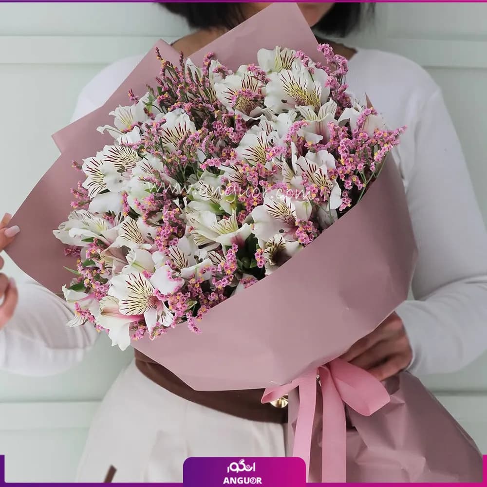 دسته گل آلسترومریا سفید و زنبوری