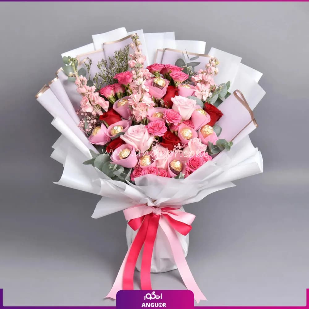 دسته گل شکلاتی با رز و شب بو
