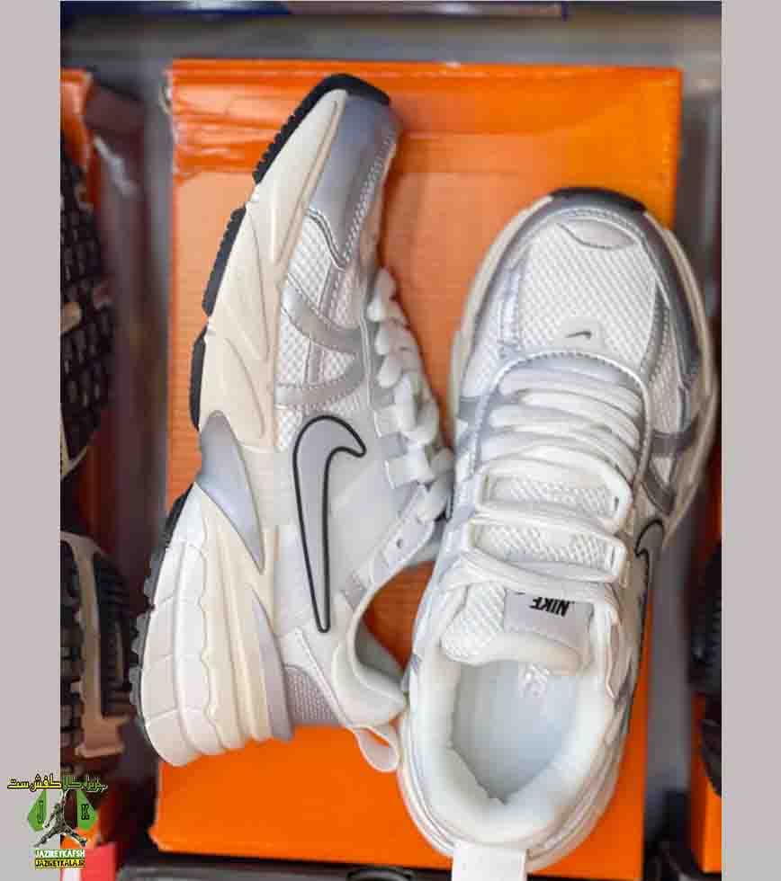کتانی نایک پگاسوس ست nike pegasus torbo کرم و سفید
