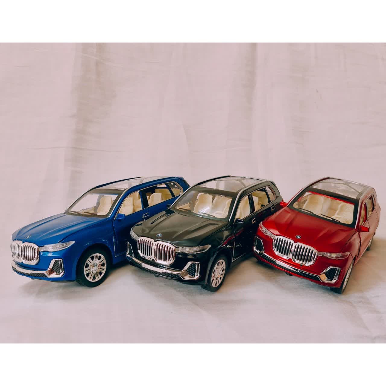 ماکت فلزی bmw x7 دودزا مقیاس 1.24