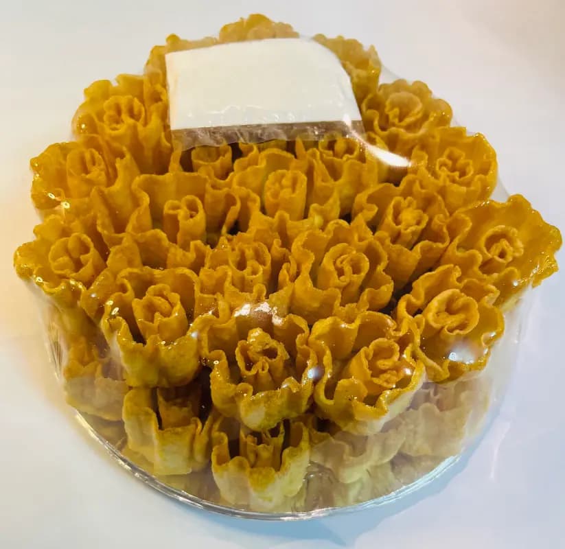 شیرینی خاتون پنجره ای کوچک