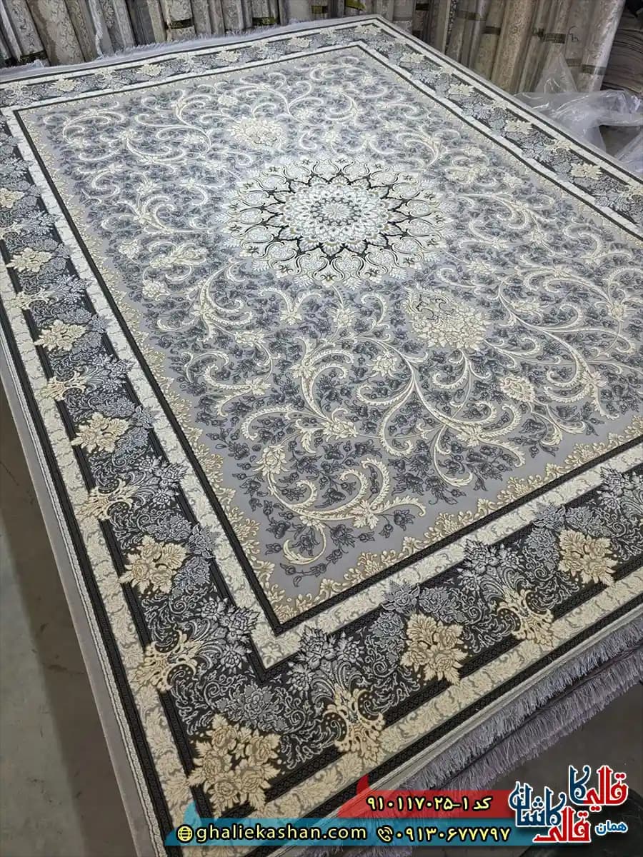 فرش طلاکوب 700 شانه طرح مهسا رنگ طوسی نقره ای گل برجسته کاشان 