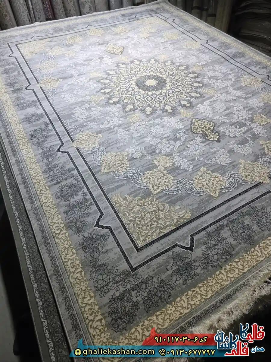 فرش طلاکوب وینتیج 700 شانه گل برجسته طرح نگین رنگ طوسی نقره ای کاشان
