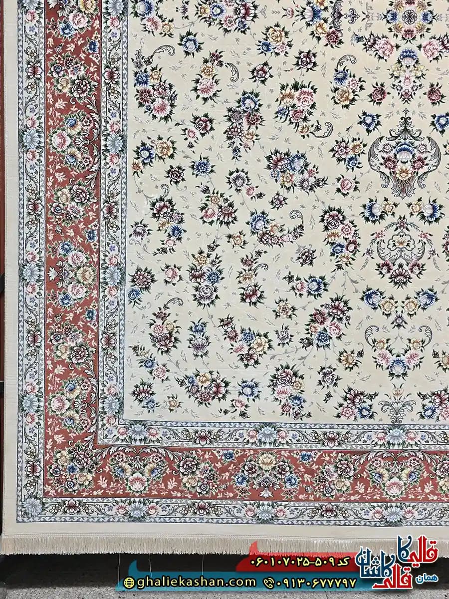 فرش کلاسیک 700 شانه طرح افشان سیمین رنگ کرم گلبهی کاشان — تصویر ۳