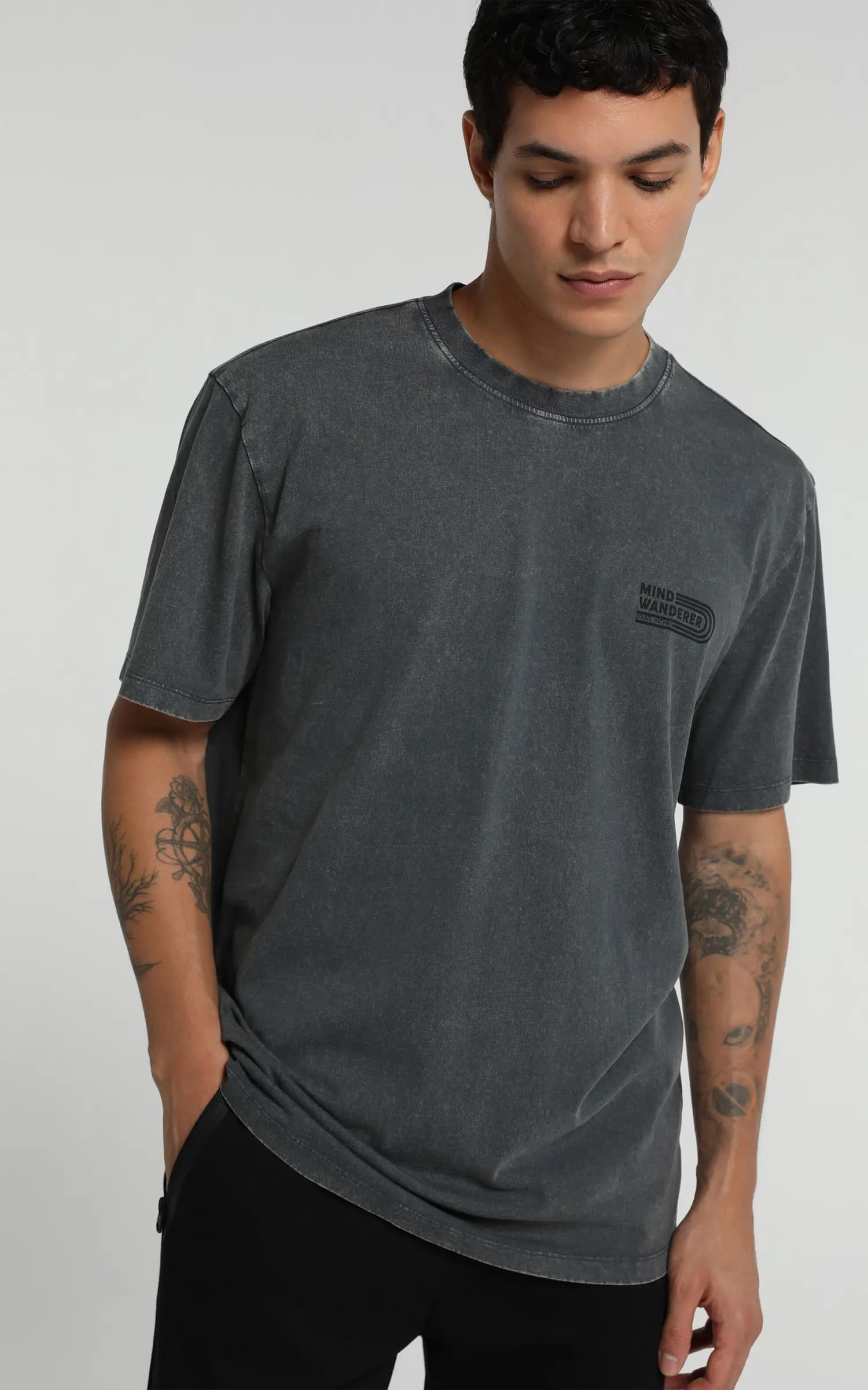 تیشرت مردانه خاکستری ساده با طرح کوچک روی سینه COLIN’S کد CL1080536