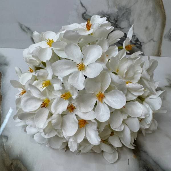 دسته شکوفه مصنوعی رنگ سفید