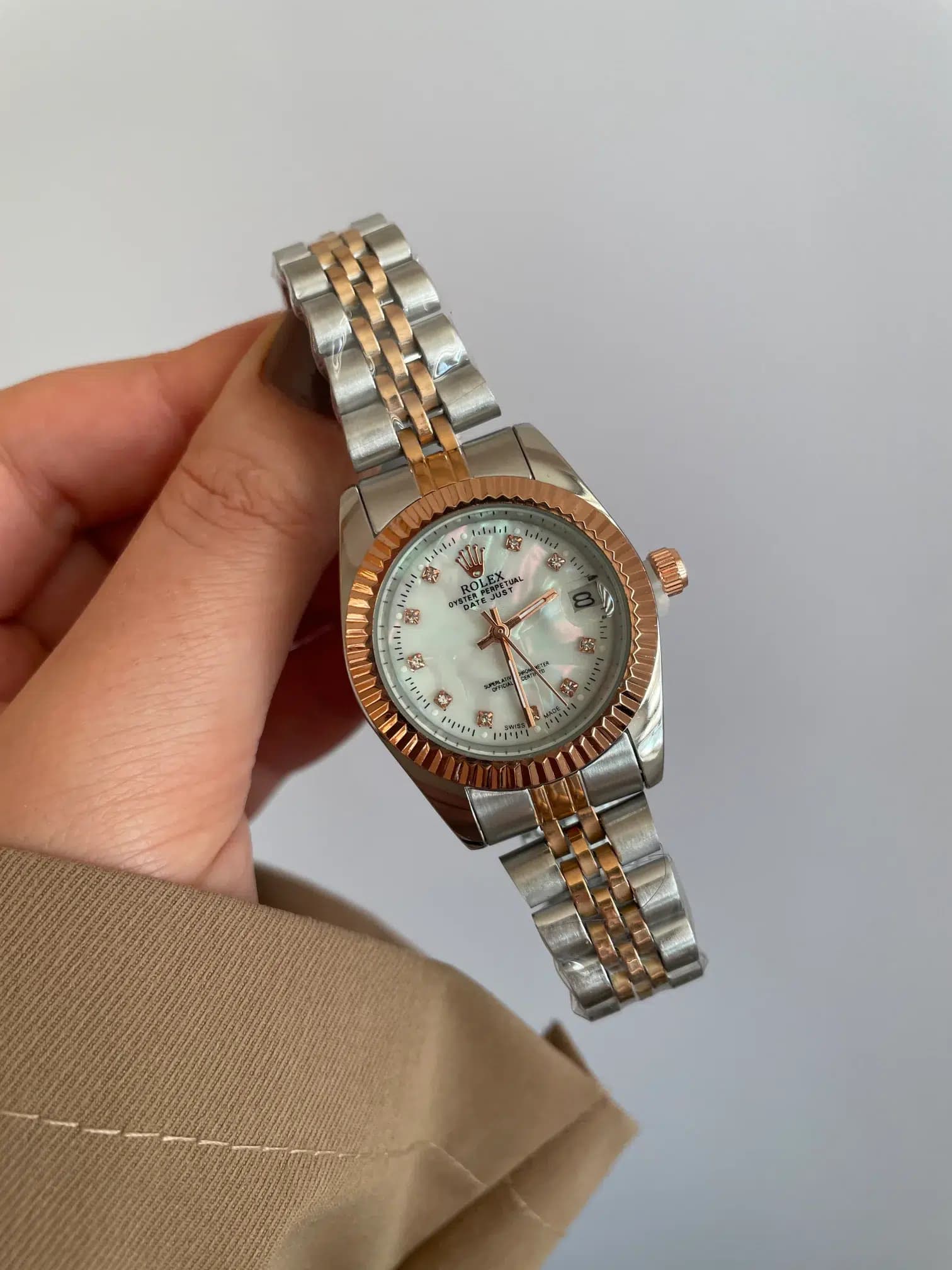 ساعت مچی زنانه ROLEX دو رنگ صفحه صدفی — تصویر ۳