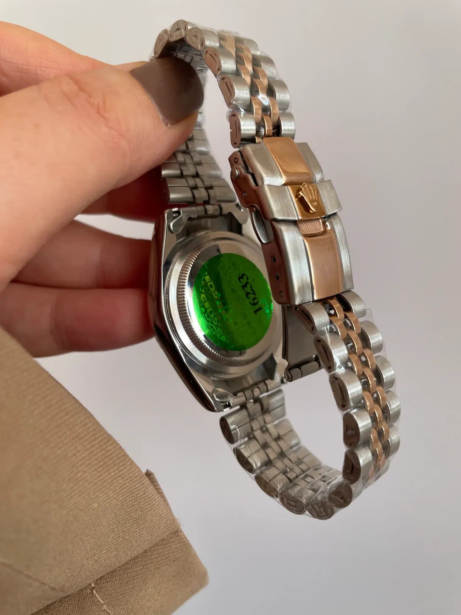 ساعت مچی زنانه ROLEX دو رنگ صفحه صدفی — تصویر ۴