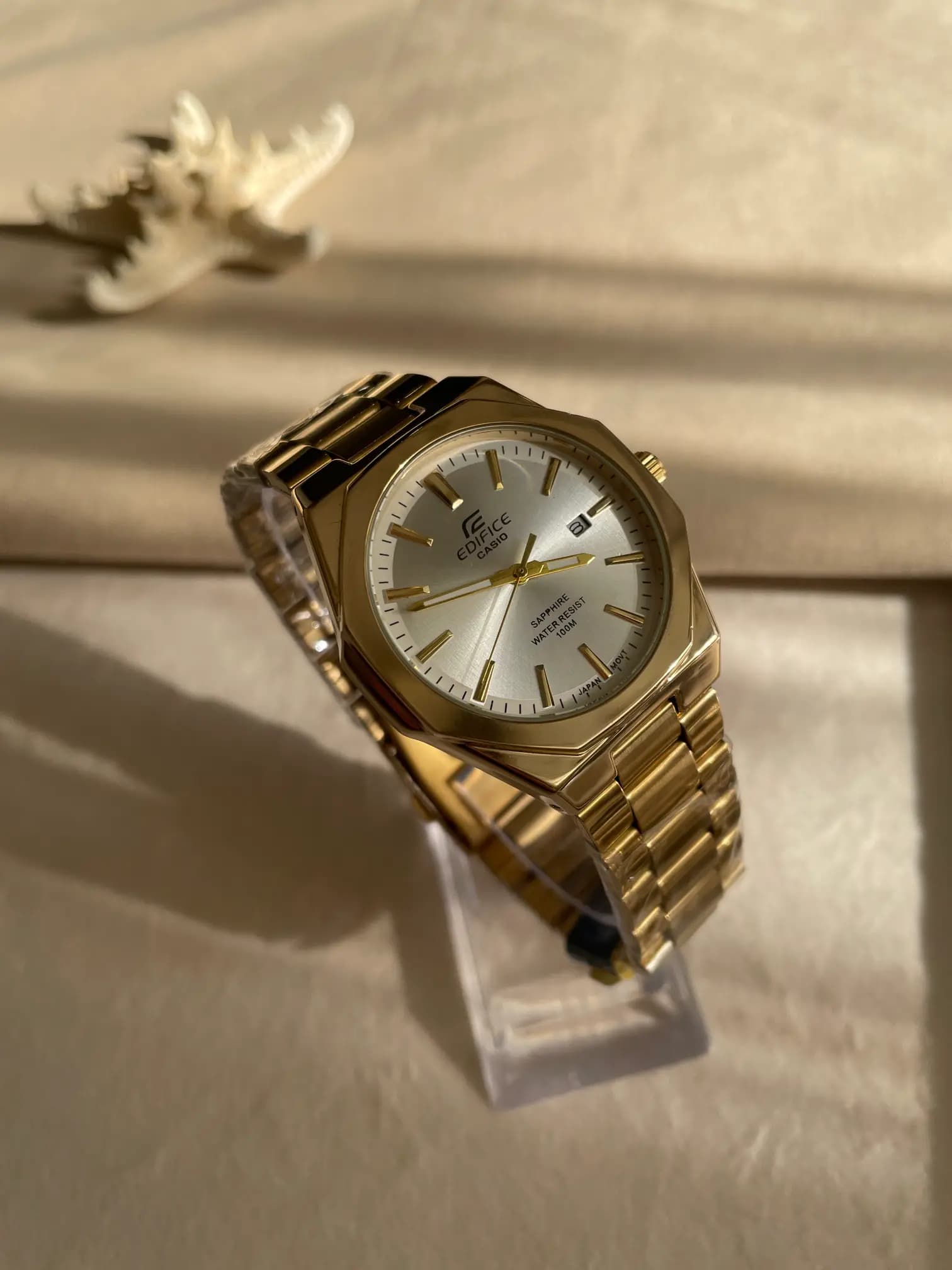ساعت مچی مردانه Casio Edifice طلایی با صفحه سیلور — تصویر ۳