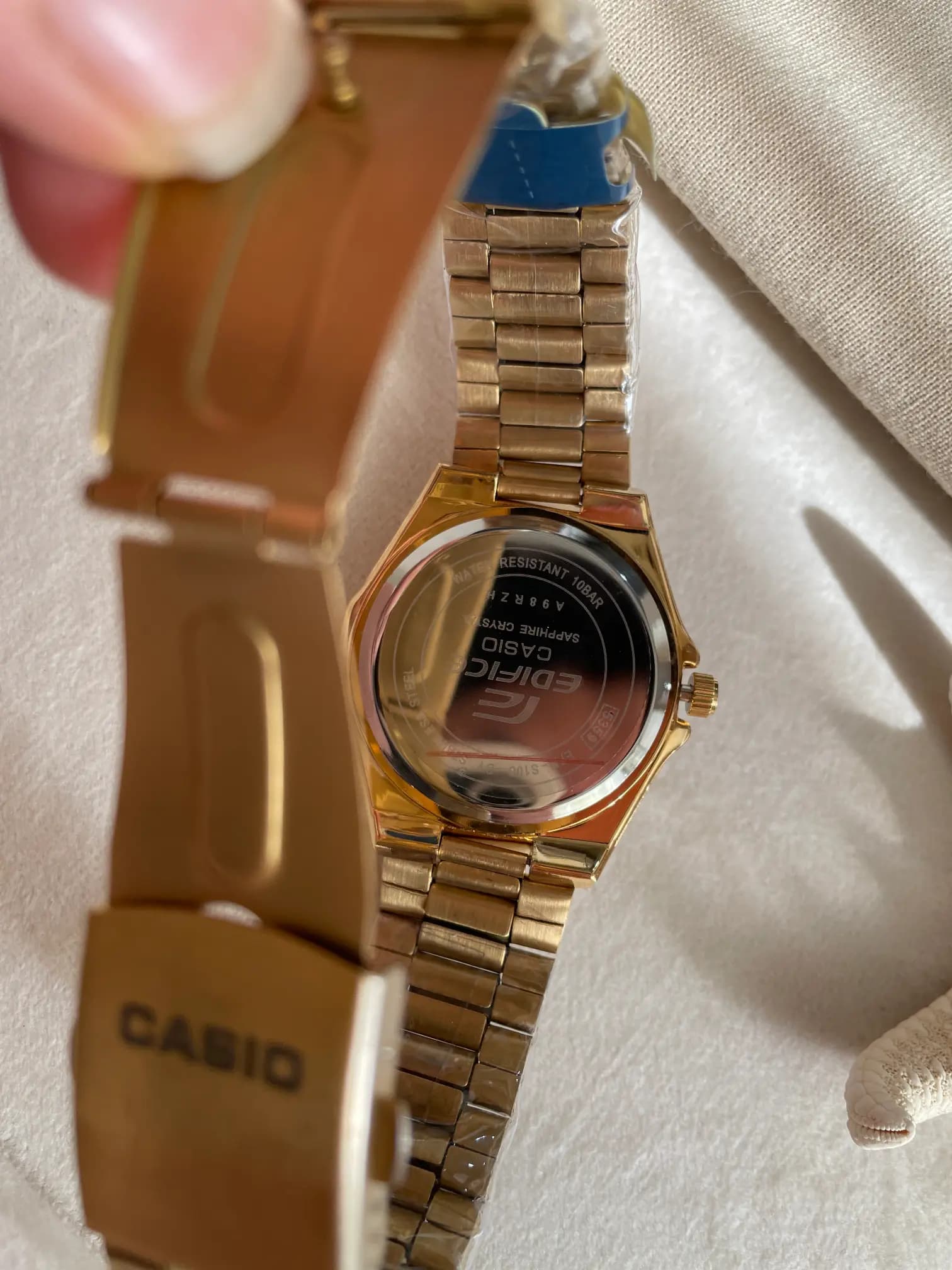 ساعت مچی مردانه Casio Edifice طلایی با صفحه سیلور — تصویر ۶