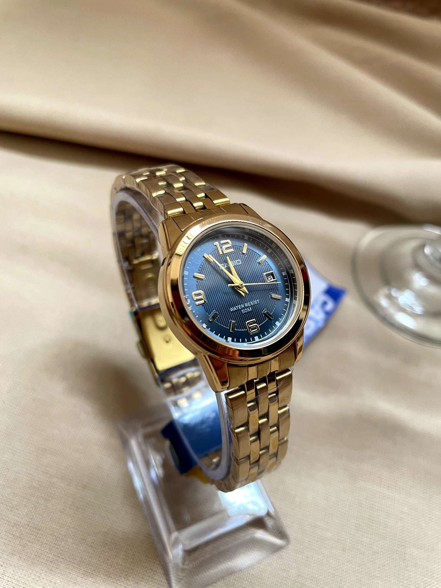 ساعت مچی زنانه Casio طلایی با صفحه آبی