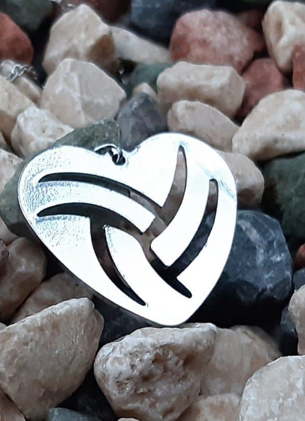 گردنبند والیبال طرح قلب 01