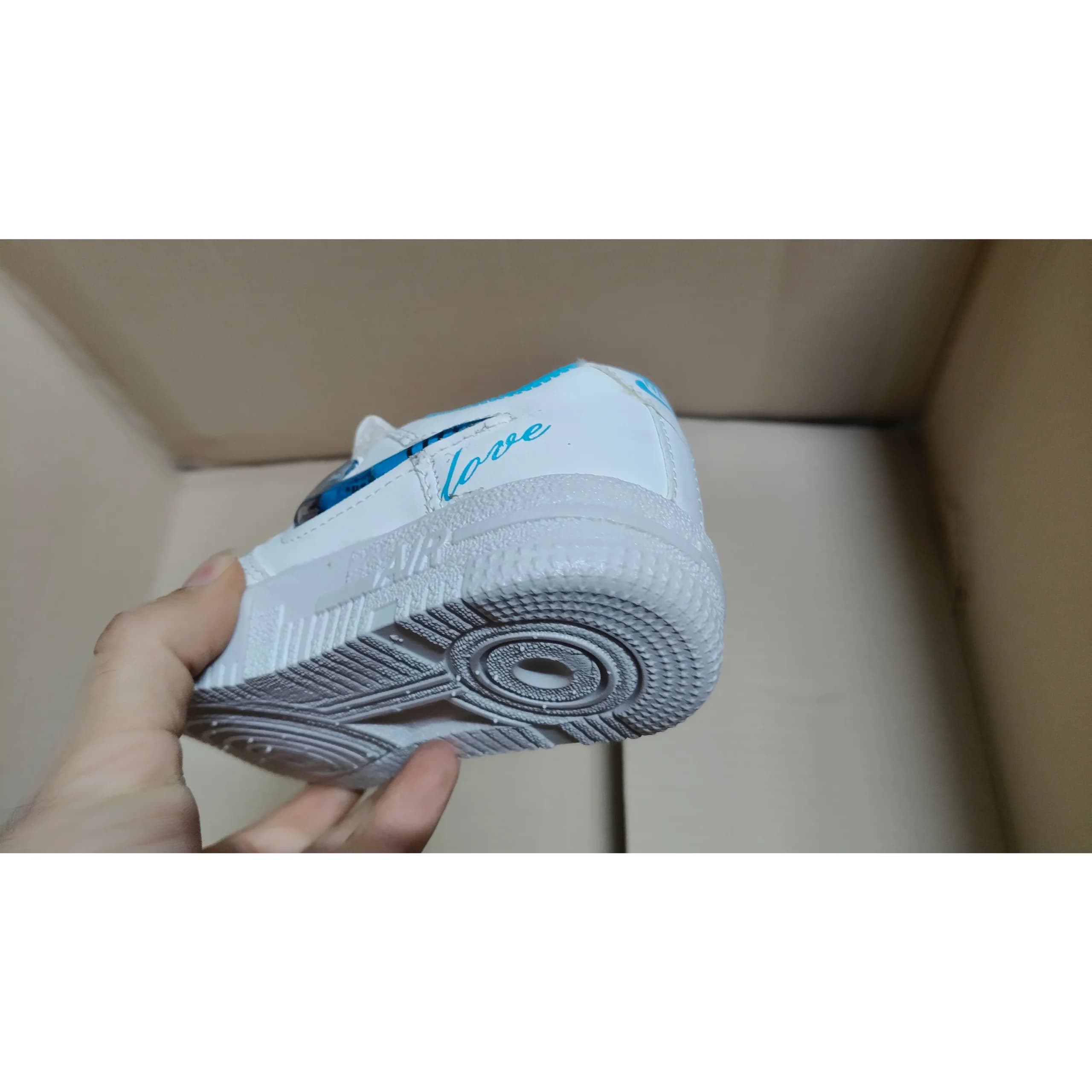 کفش اسپرت بچگانه پسرانه نایک سفید آبی سایز 27 تا 30 — تصویر ۱۱