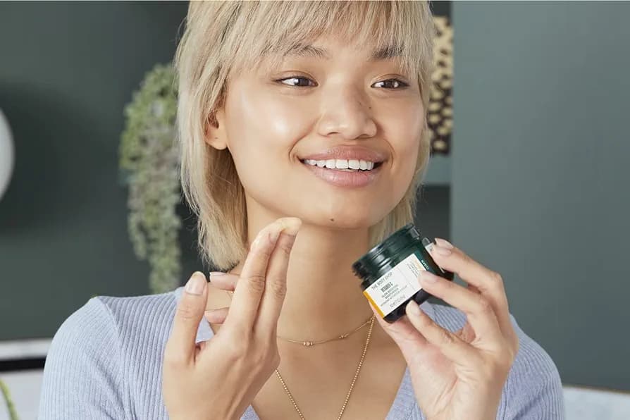ژل آبرسان و روشن کننده ویتامین سی بادی شاپ THE BODY SHOP — تصویر ۵