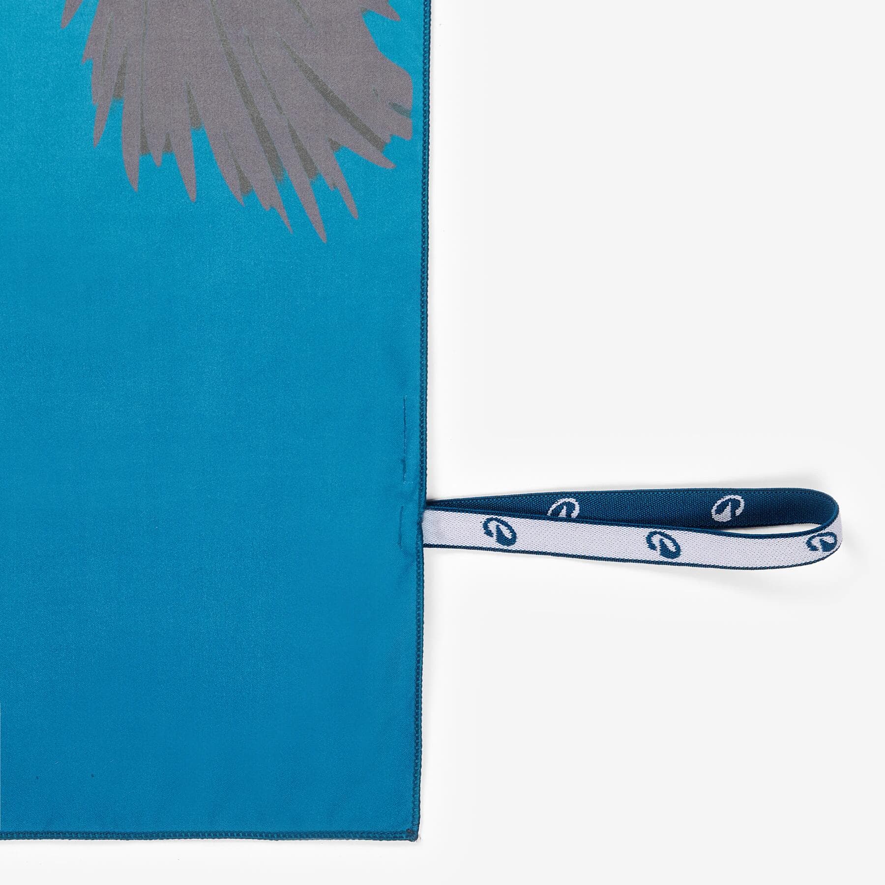 حوله میکروفایبر دکتلون – سایز XL – طرحدار نابایجی Decathlon Microfiber Towel – XL – Blue Patterned – 110 x 175 cm — تصویر ۳