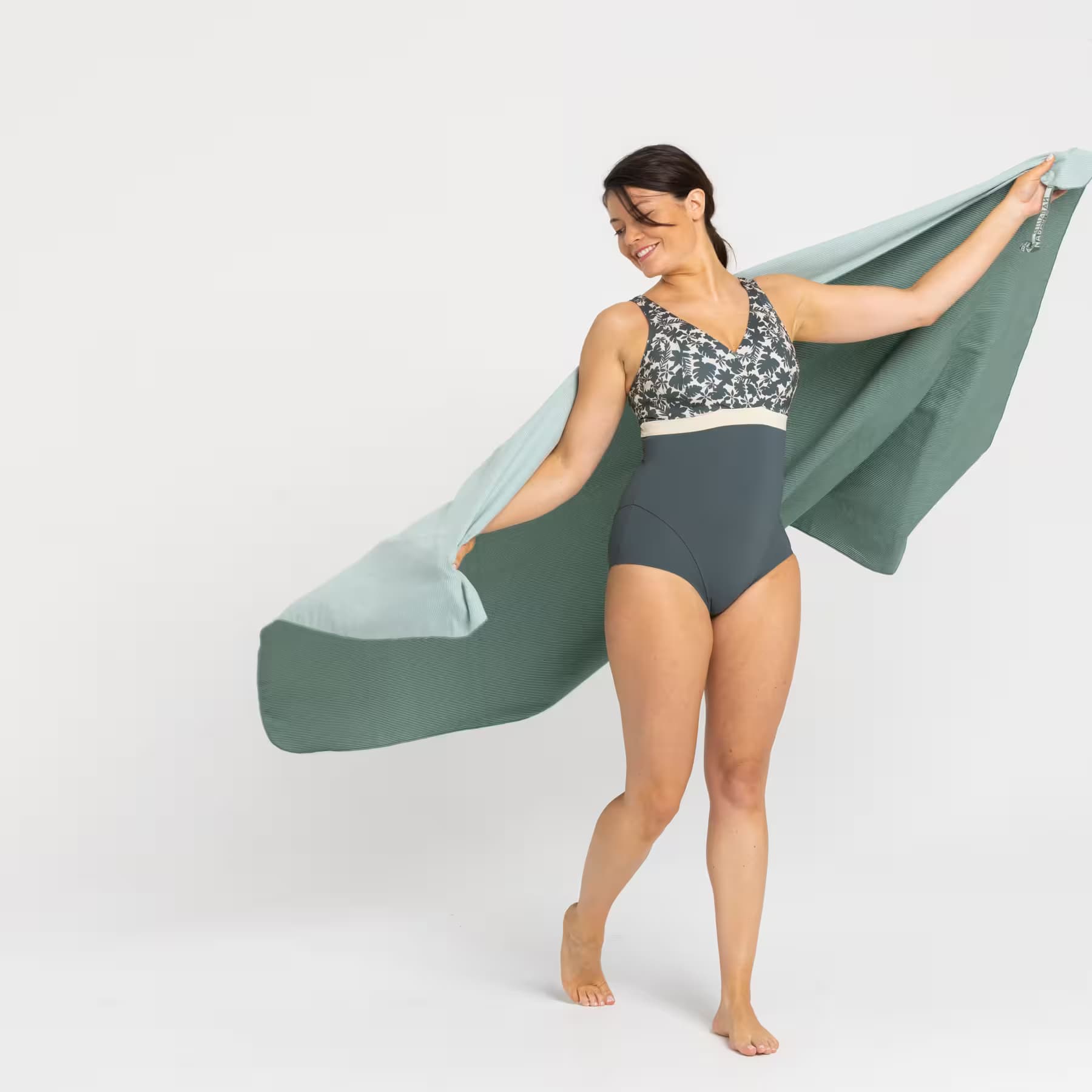 حوله میکروفایبر نابایجی دکتلون- سایز XL – راهراه Decathlon Microfiber Sea Towel Stripes 110 x 175 cm XL — تصویر ۲