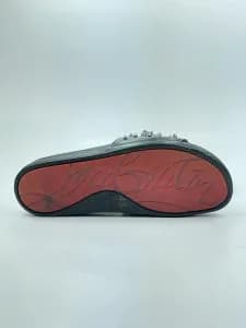 صندل اسلیپر کریستیان لوبوتین christian louboutin چرم مشکی میخ دار میخ طلایی نامنظم — تصویر ۲