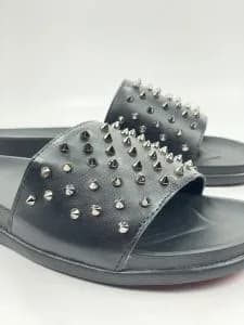 صندل اسلیپر کریستیان لوبوتین christian louboutin چرم مشکی میخ دار میخ دودی — تصویر ۴