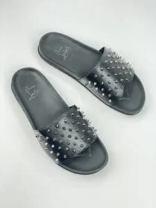 صندل اسلیپر کریستیان لوبوتین christian louboutin چرم مشکی میخ دار میخ دودی
