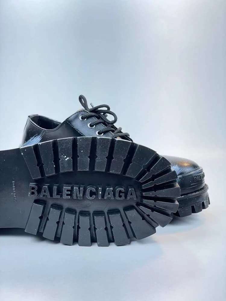 کد 2914 کفش بالنسیاگا BALENCIAGA لوفر بندی کلاسیک اسپرت رویه ساده چرم مشکی نقاشی قطره — تصویر ۵