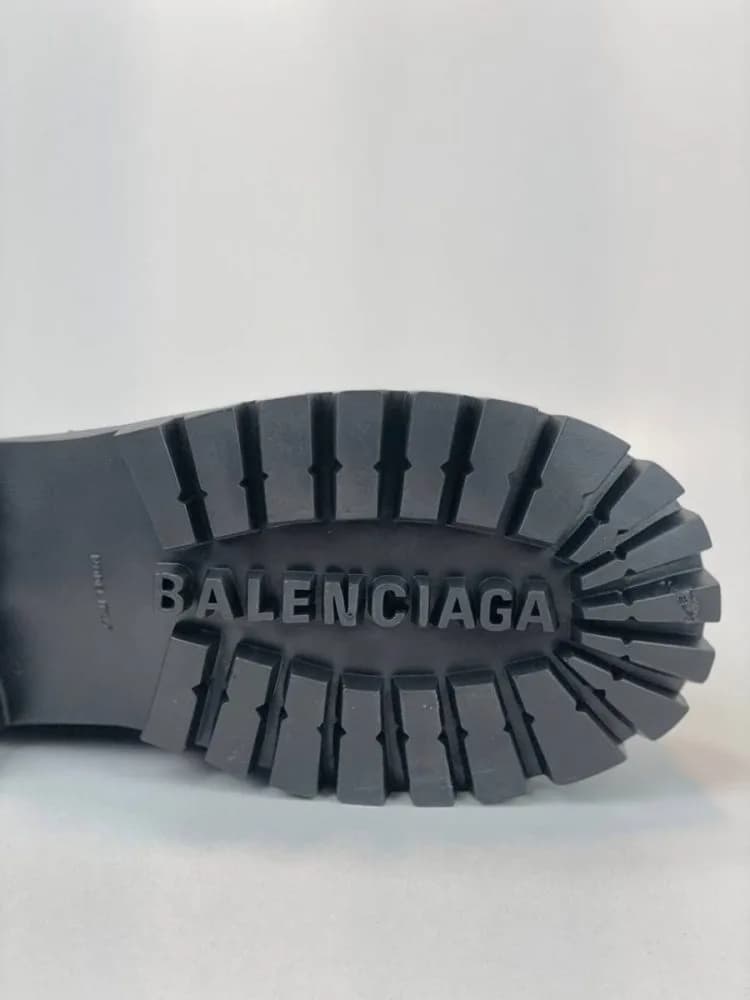 کد 2910 کفش بالنسیاگا BALENCIAGA لوفر بندی کلاسیک اسپرت رویه ساده چرم مشکی نقاشی خطی — تصویر ۲