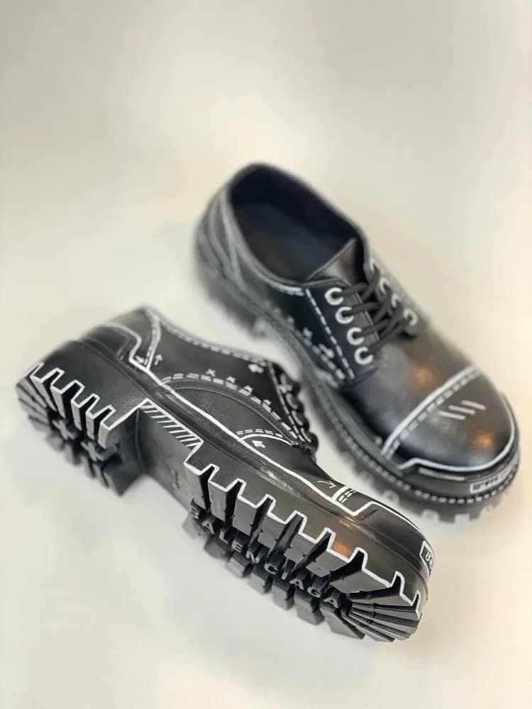کد 2910 کفش بالنسیاگا BALENCIAGA لوفر بندی کلاسیک اسپرت رویه ساده چرم مشکی نقاشی خطی — تصویر ۶