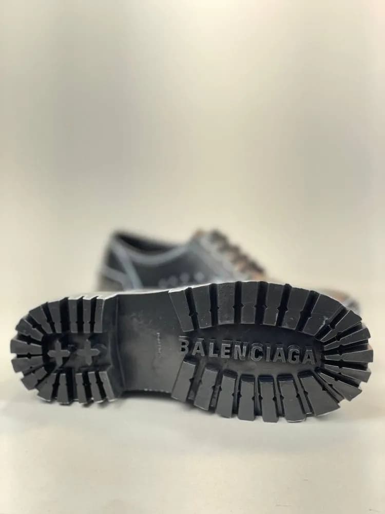 کد 2910 کفش بالنسیاگا BALENCIAGA لوفر بندی کلاسیک اسپرت رویه ساده چرم مشکی نقاشی خطی — تصویر ۵