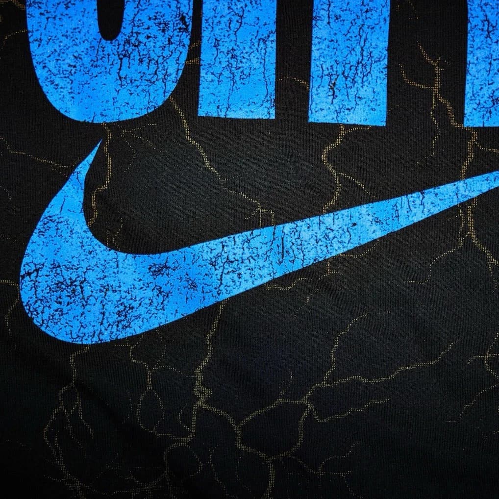 تیشرت مشکی مردانه نسخه محدود Nike مدل NBA Finals Champions 2025 – طرح Oklahoma City Thunder — تصویر ۵