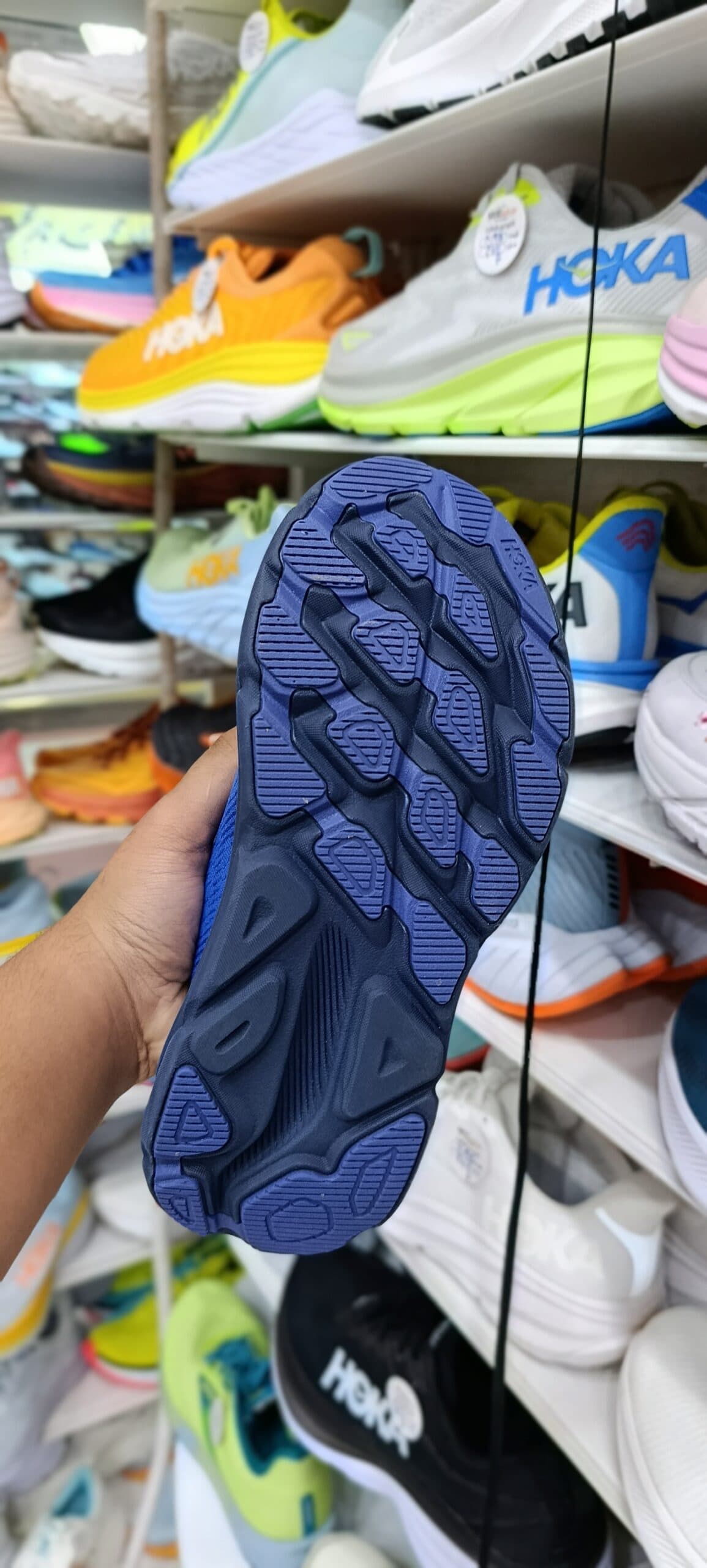 کتونی زنانه HOKA مدل Clifton 9 GTX — تصویر ۳