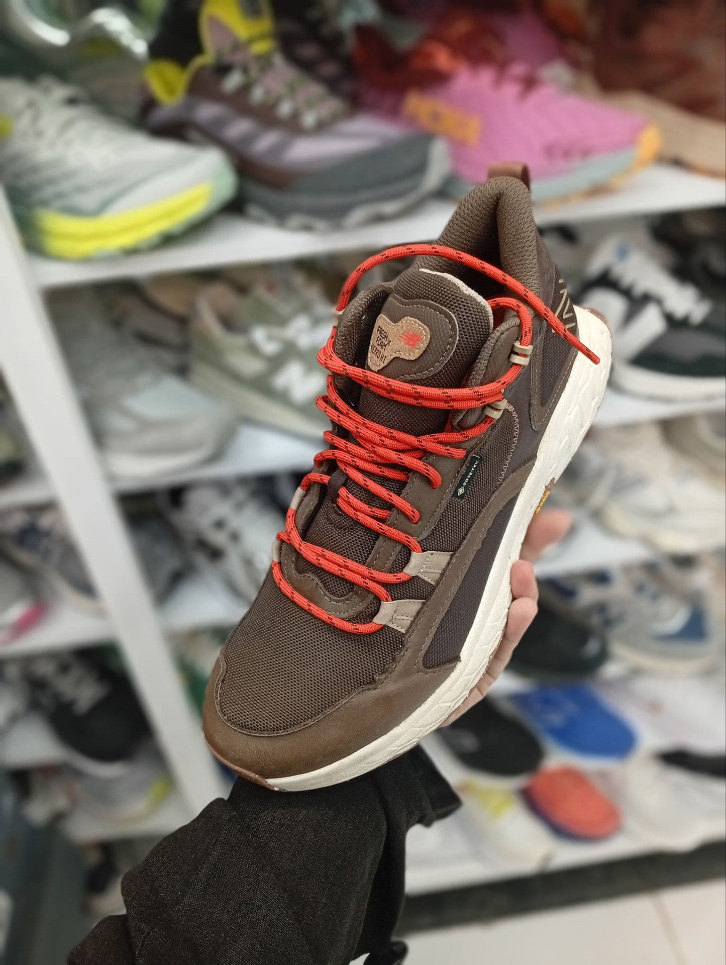 کتونی مردانه New Balance مدل Fresh Foam X Hierro Mid Gore-Tex — تصویر ۴