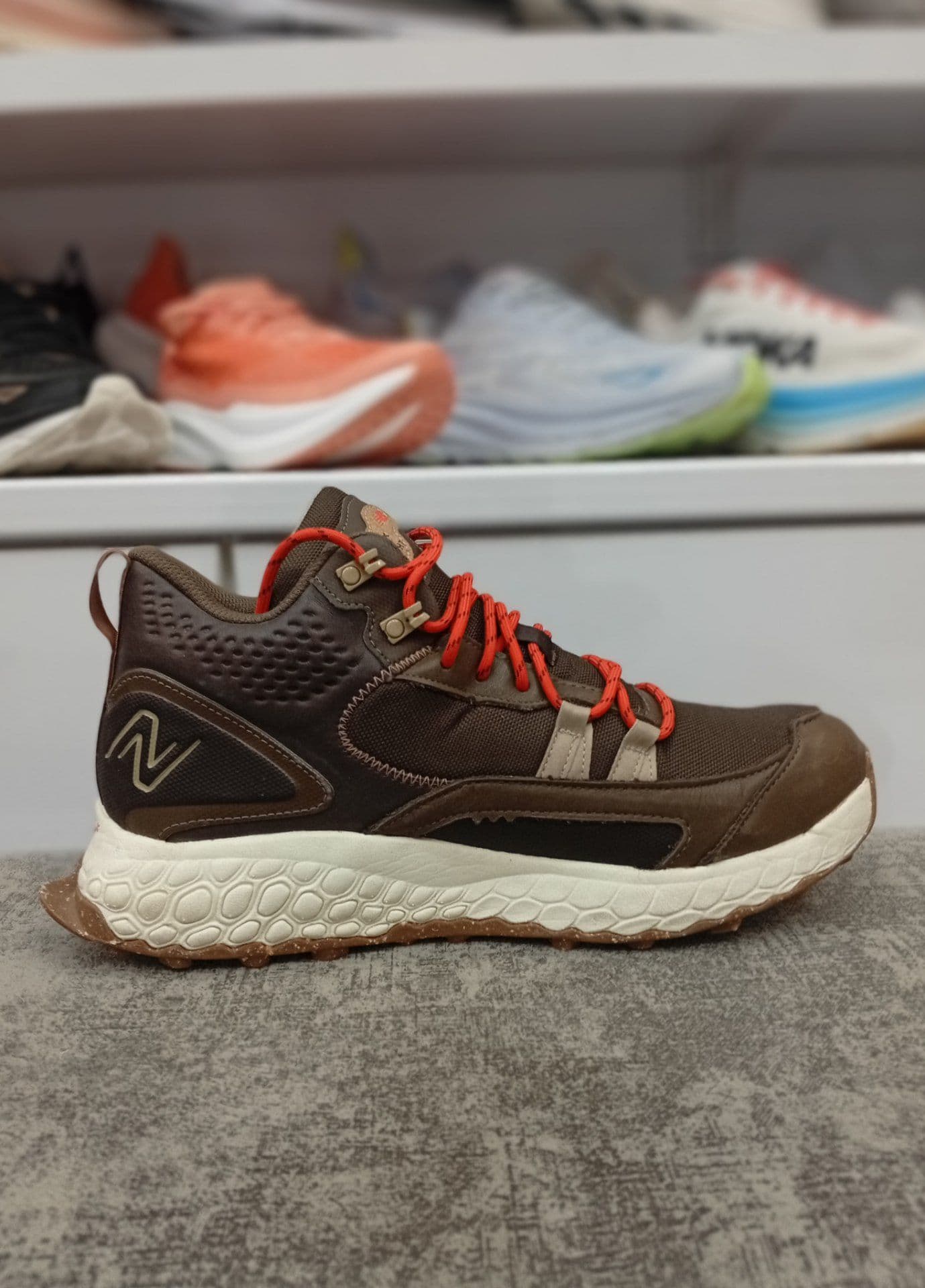 کتونی مردانه New Balance مدل Fresh Foam X Hierro Mid Gore-Tex — تصویر ۲