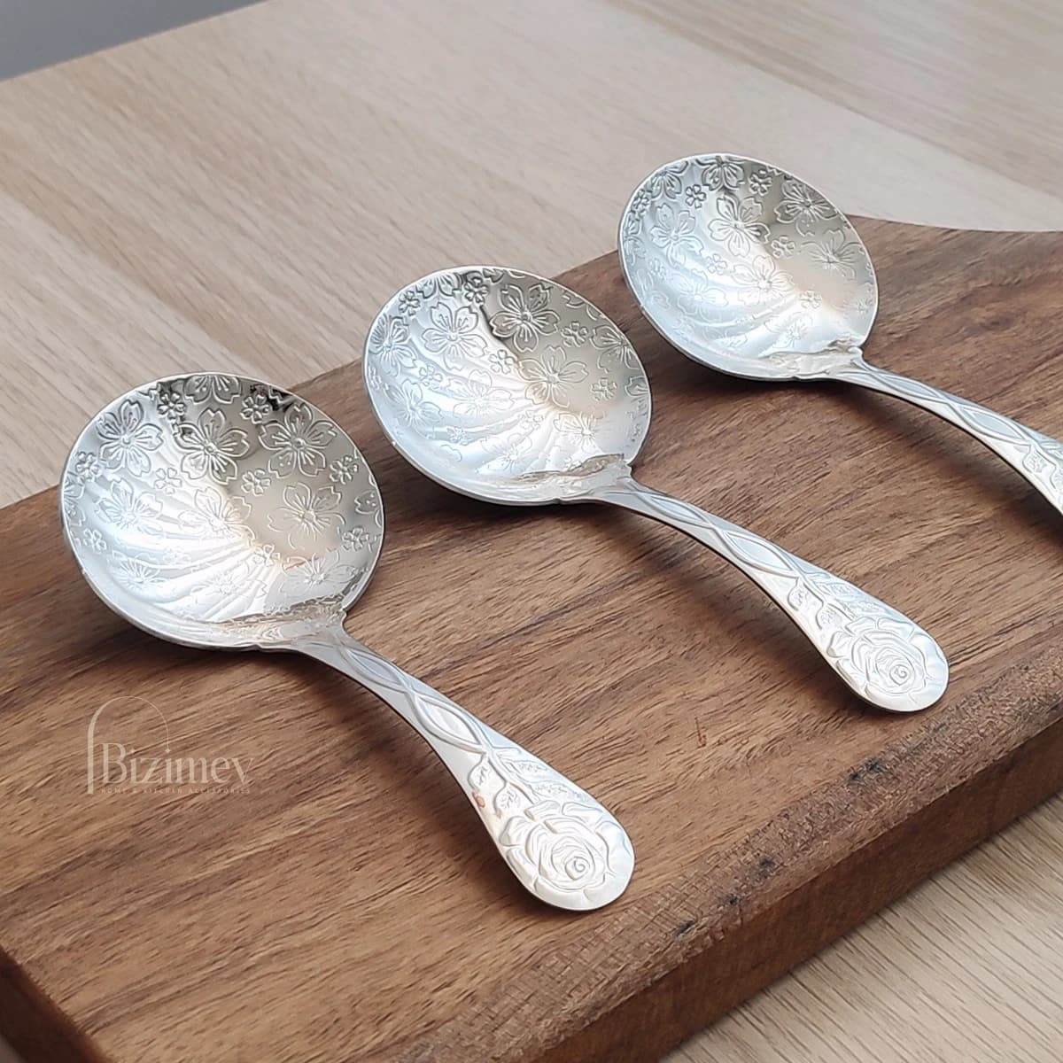 ملاقه ی سرو طرح رز