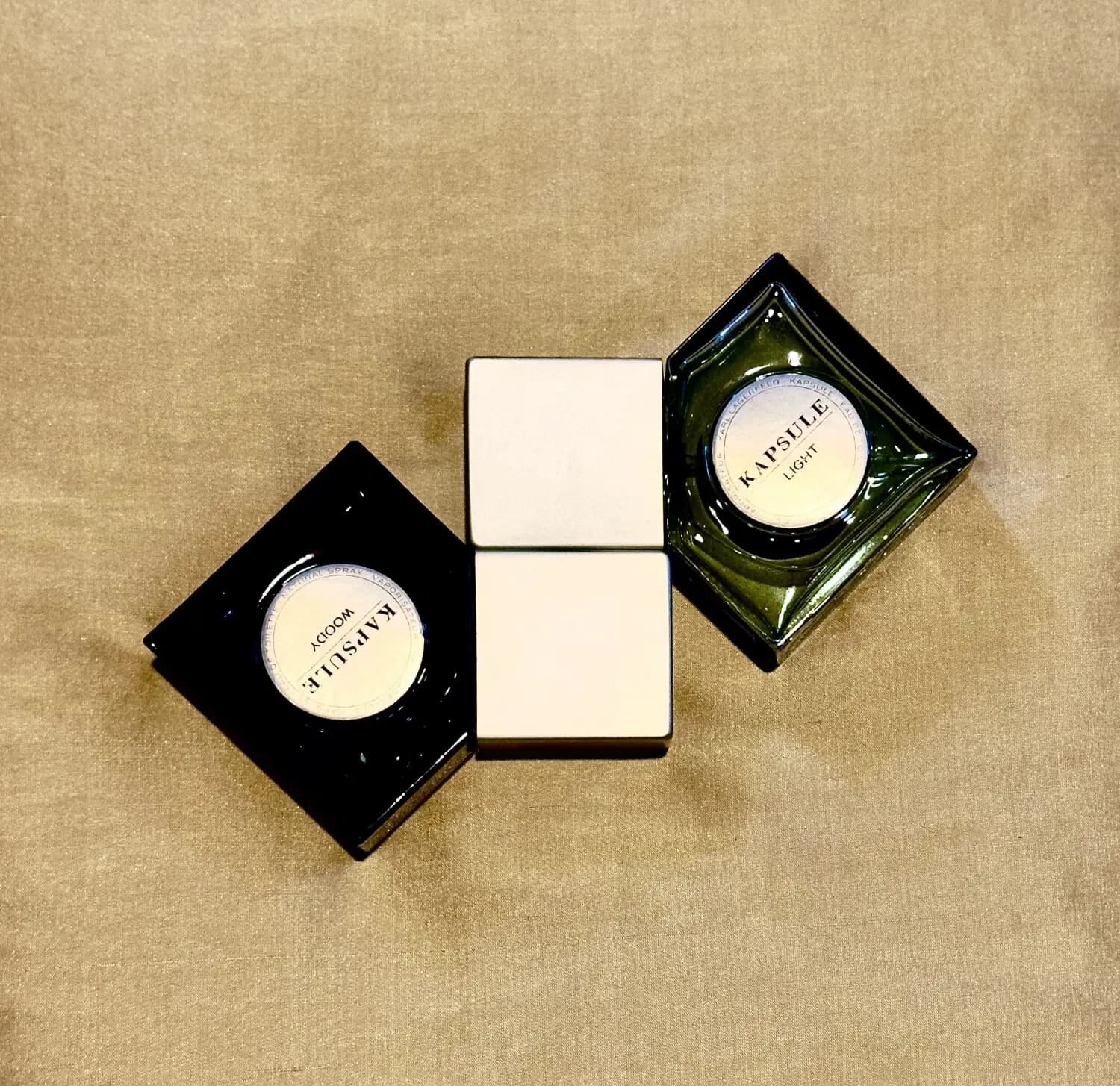 عطر ادکلن کارل لاگرفلد کپسول لایت اصل | Karl Lagerfeld Kapsule Light — تصویر ۶