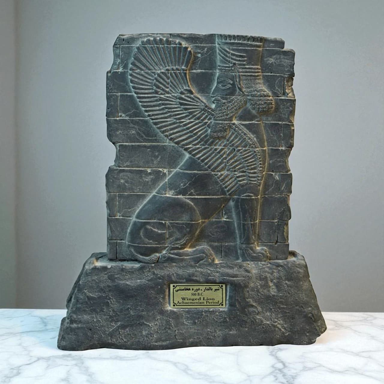 مجسمه کتیبه آجری شیر بالدار کد MO310 — تصویر ۴
