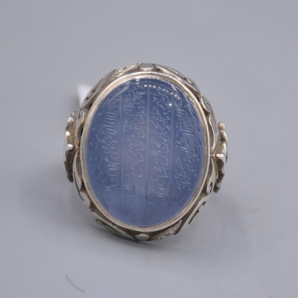 انگشتر عقیق کبود یمنی درشت خطی “ایت الکرسی” با 2 عدد الماس مردانه «کد 4652» — تصویر ۳