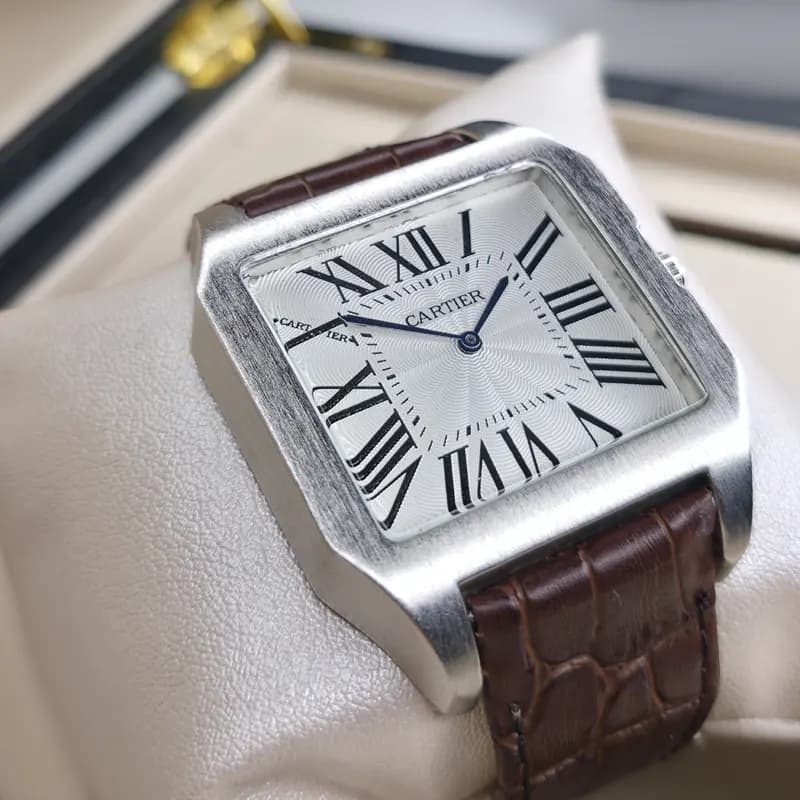 ساعت مچی مردانه کارتیر سانتوس Cartier santos نقره ای بند چرم — تصویر ۶
