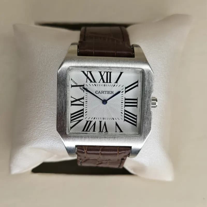 ساعت مچی مردانه کارتیر سانتوس Cartier santos نقره ای بند چرم — تصویر ۳