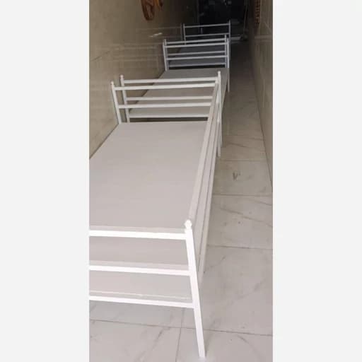 تخت حیاطی تخت آهنی تخت تمام فلز تخت محکم تخت باغی تخت نشیمن تخت زیبا تخت قدیمی مبلمان فرنا مدل 1144075
