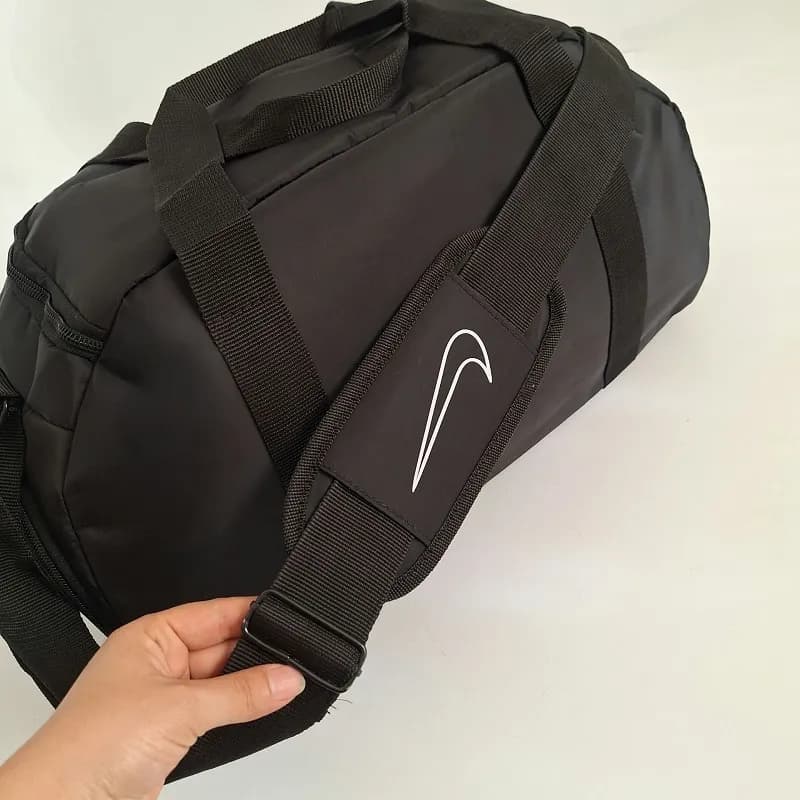 ساک ورزشی نایک جنس دیبا جاکفشی دار SD-600 — تصویر ۴