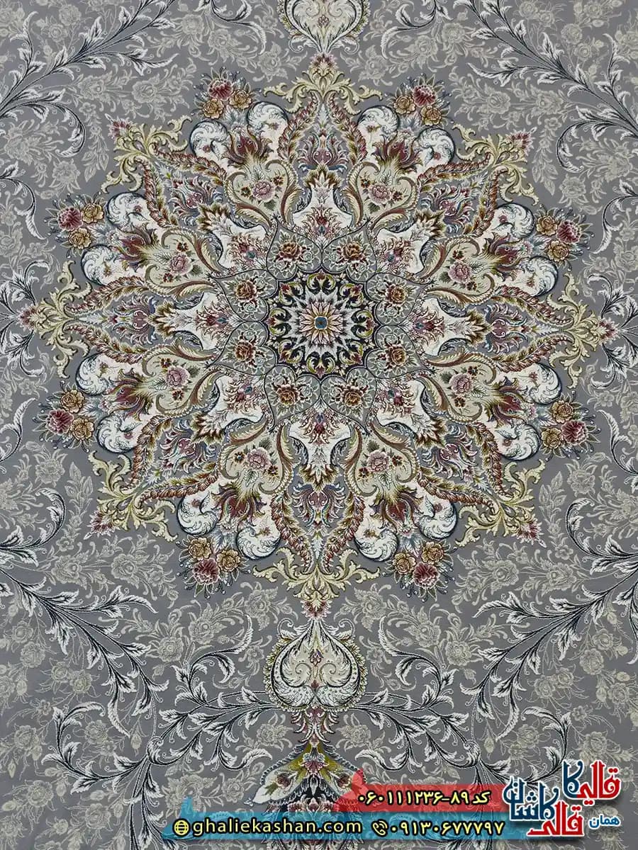 فرش 1200 شانه طرح حدیث رنگ طوسی نقره ای گل برجسته کاشان — تصویر ۴