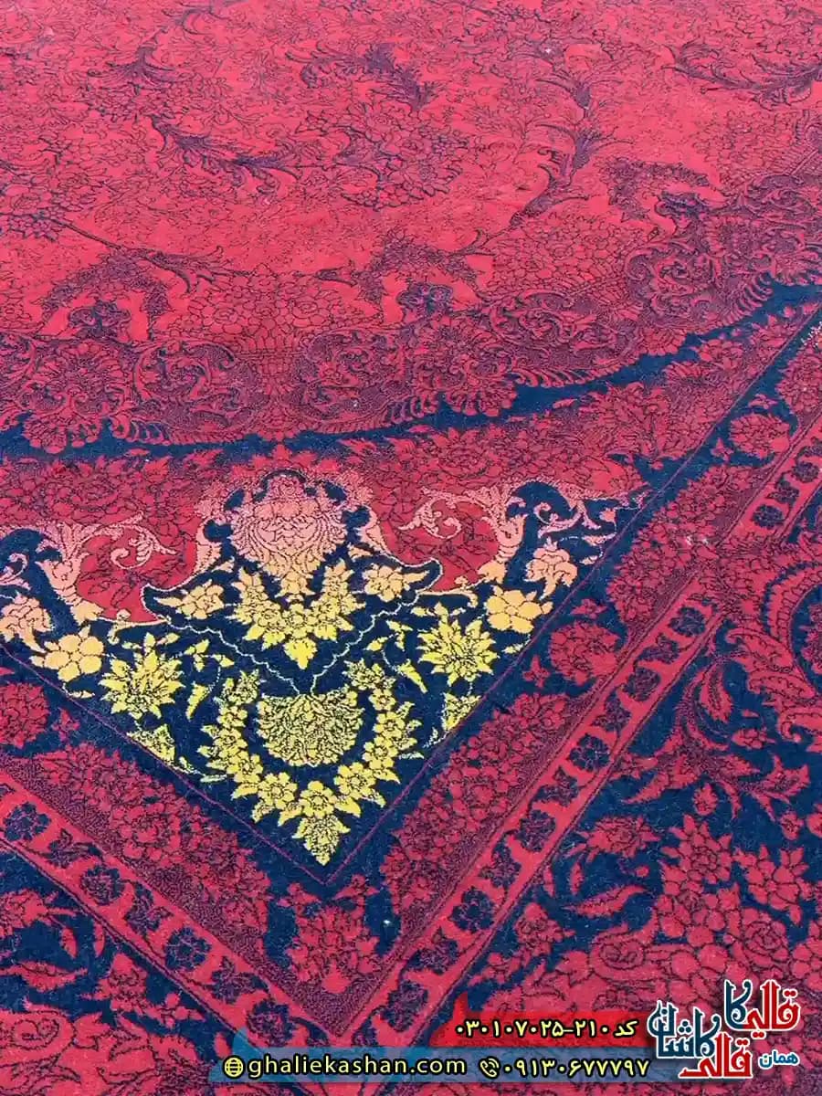 فرش 700 شانه طرح طناز رنگ قرمز لاکی کاشان — تصویر ۳