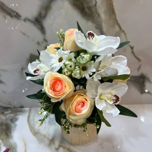 گل رز باکارا و ارکیده مصنوعی نباتی-نارنجی